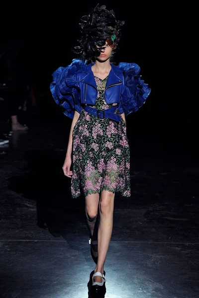 Look 10